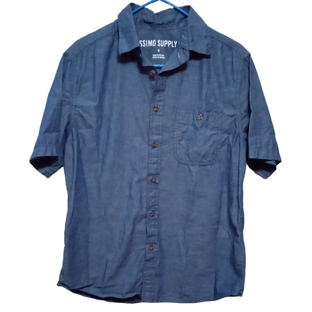 Mossimo Button Up Shirt. Short Sleeve. Men's Medium. Chest 21". Like new